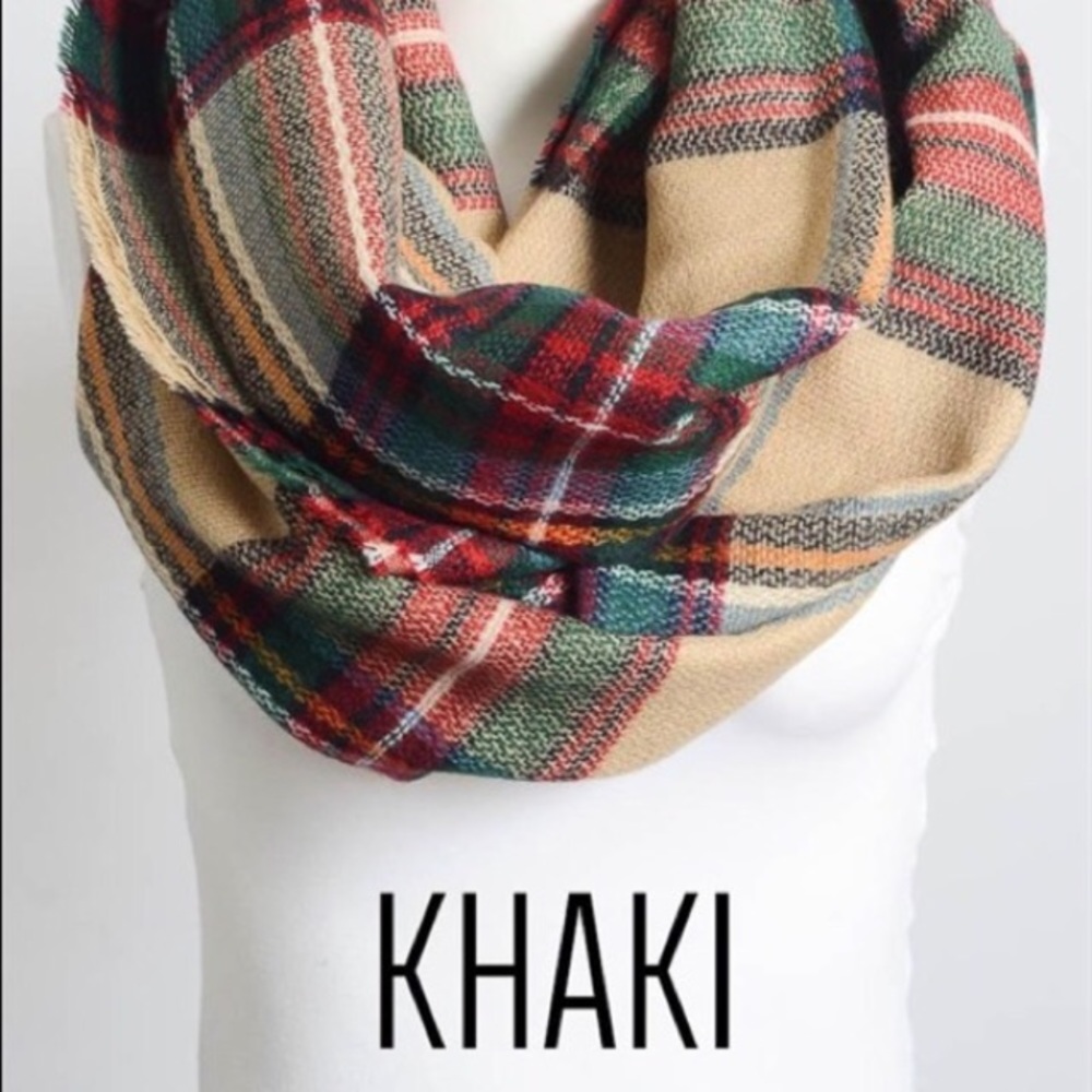 Plaid scarf perfect for fall! 🍁🍂