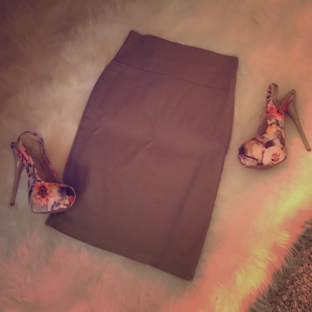 Kaki pencil skirt