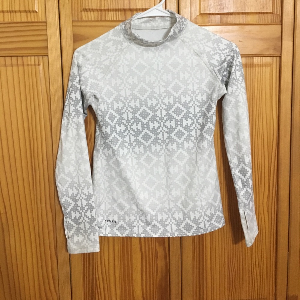 Girls Nike Fitted Dri-Fit Top size M