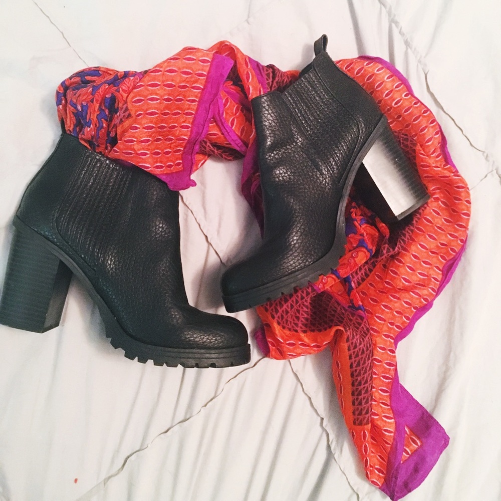 Sam and Libby black booties