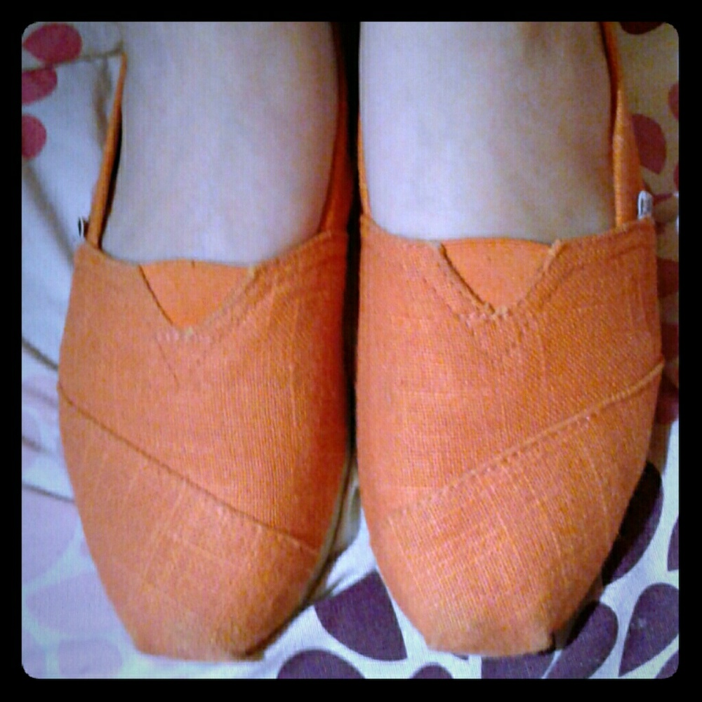 Orange toms