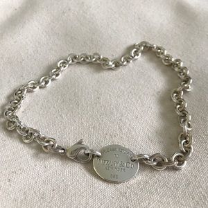 "Return to Tiffany's" oval tag necklace, silver "Return to Tiffany's" oval tag necklace, silver