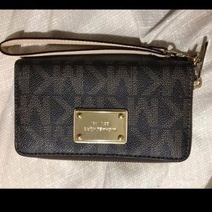 Michael Kors wallet monogram