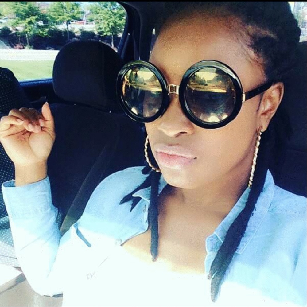 Meet your Posher, Laquita