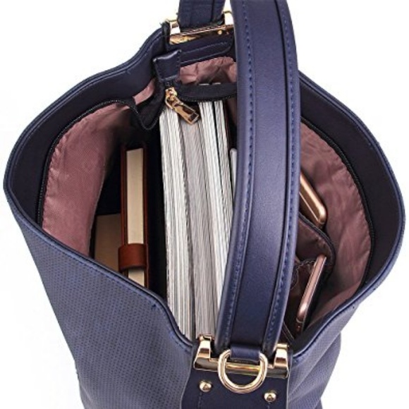 NWT! BEAUTIFUL HANDBAG ❤️ - Picture 3 of 6