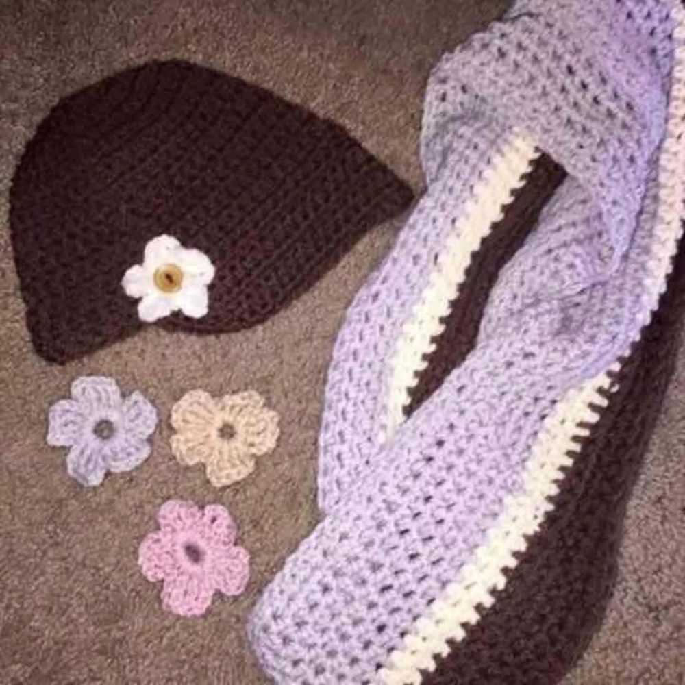 ⭐️ Knit Hat & Infinity Scarf Set
