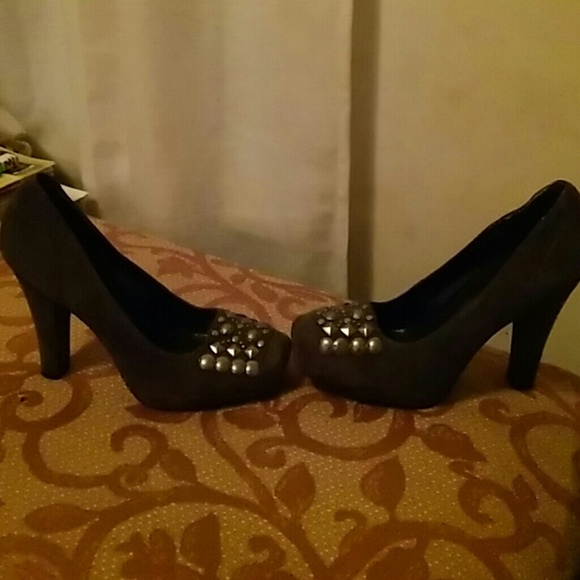 ELEGANT BCBG SHOES - Picture 4 of 4