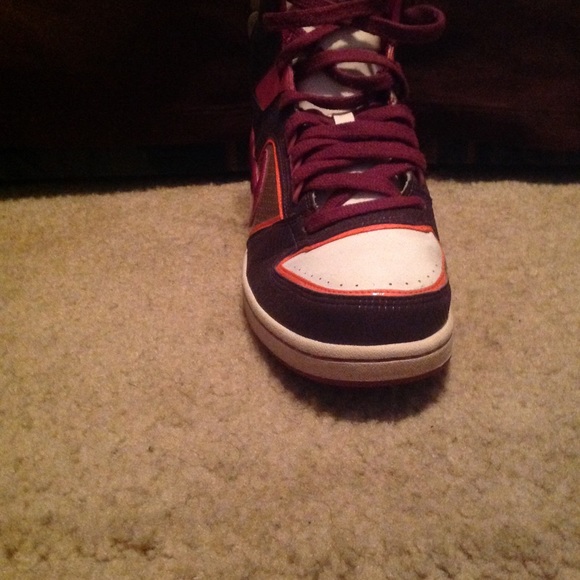 Cute Nike high tops - Picture 2 of 3