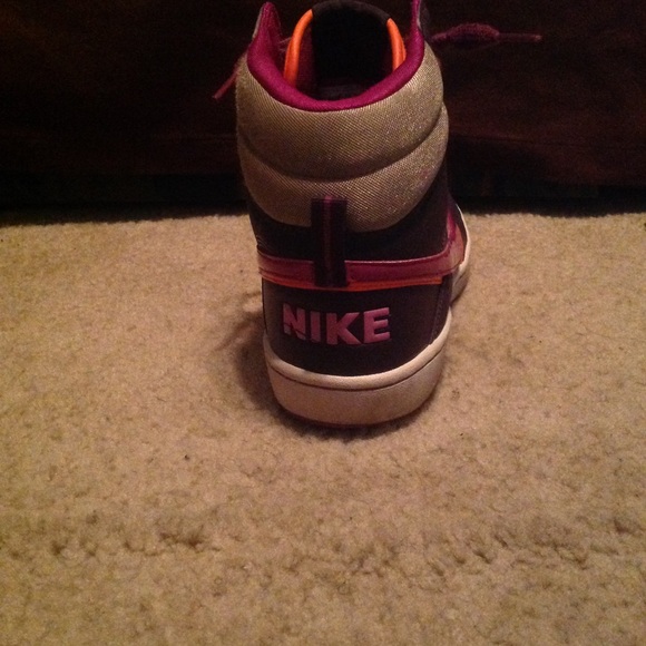 Cute Nike high tops - Picture 3 of 3