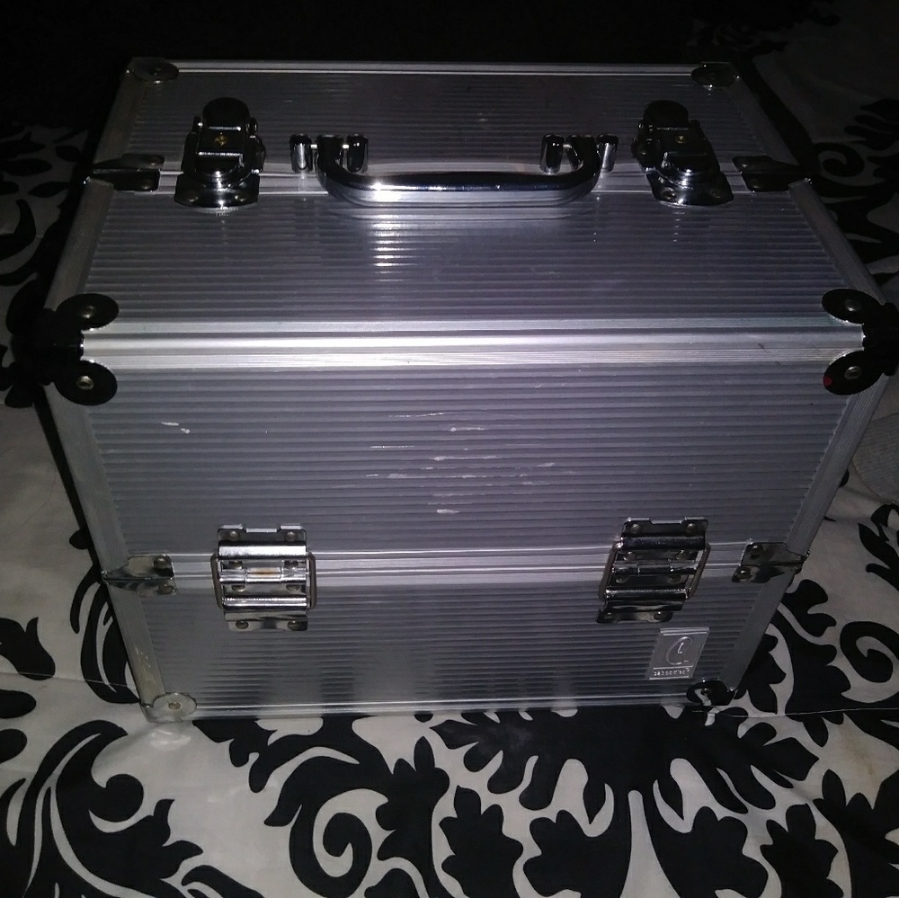 Metal train case
