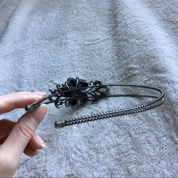 🎉⚜️Jeweled Flower +Metal Scrolling Hair Accessory - Picture 3 of 7