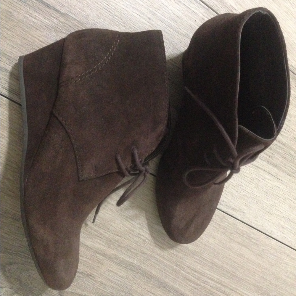 Dark brown Nine West lace up booties 6.5