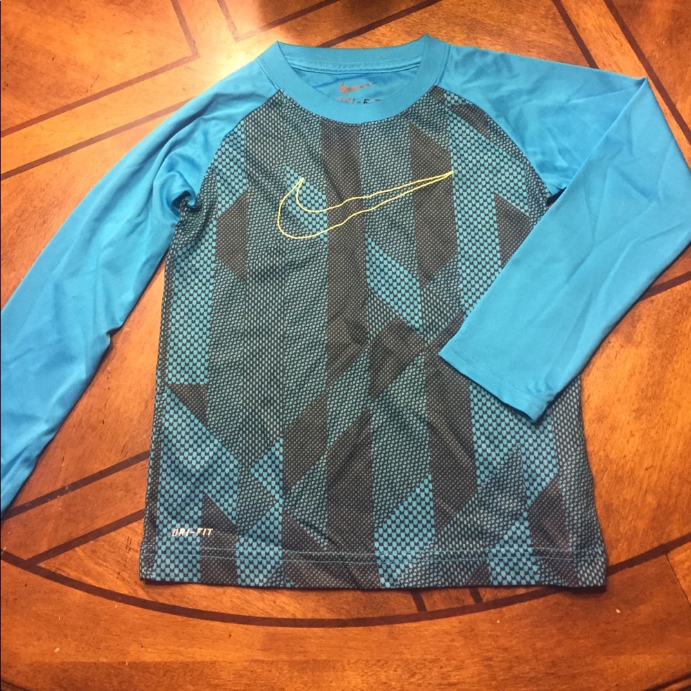 Nike size 5 dri-fit long sleeve tee