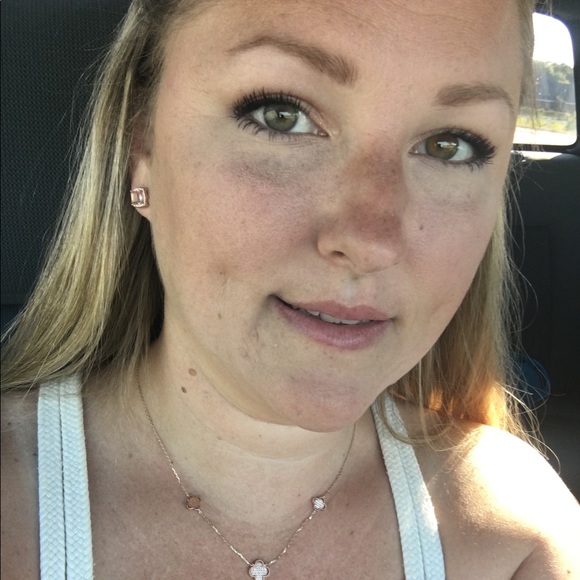 Meet your Posher, Sara - Picture 1 of 1