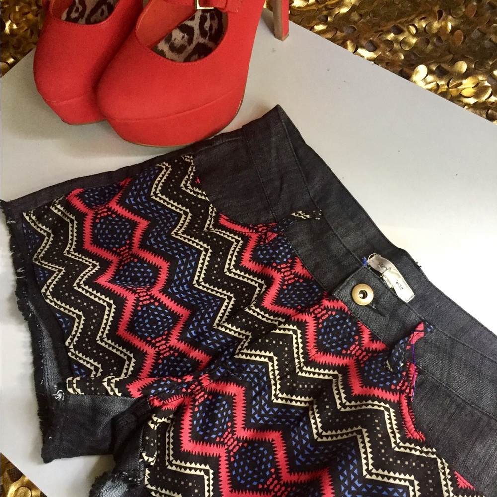 Tea N Rose Aztec Stretch Denim Shorts NWT