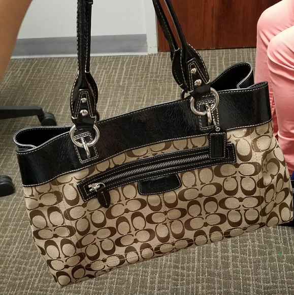 Coach Handbags - Authentic coach purse🌻MAKE AN OFFER🌻