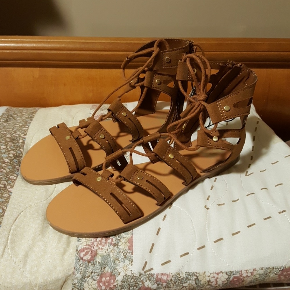 DV Brown & gold Gracelyn gladiator sandals