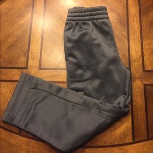 Under Armour size 4 gray fleece sweatpants