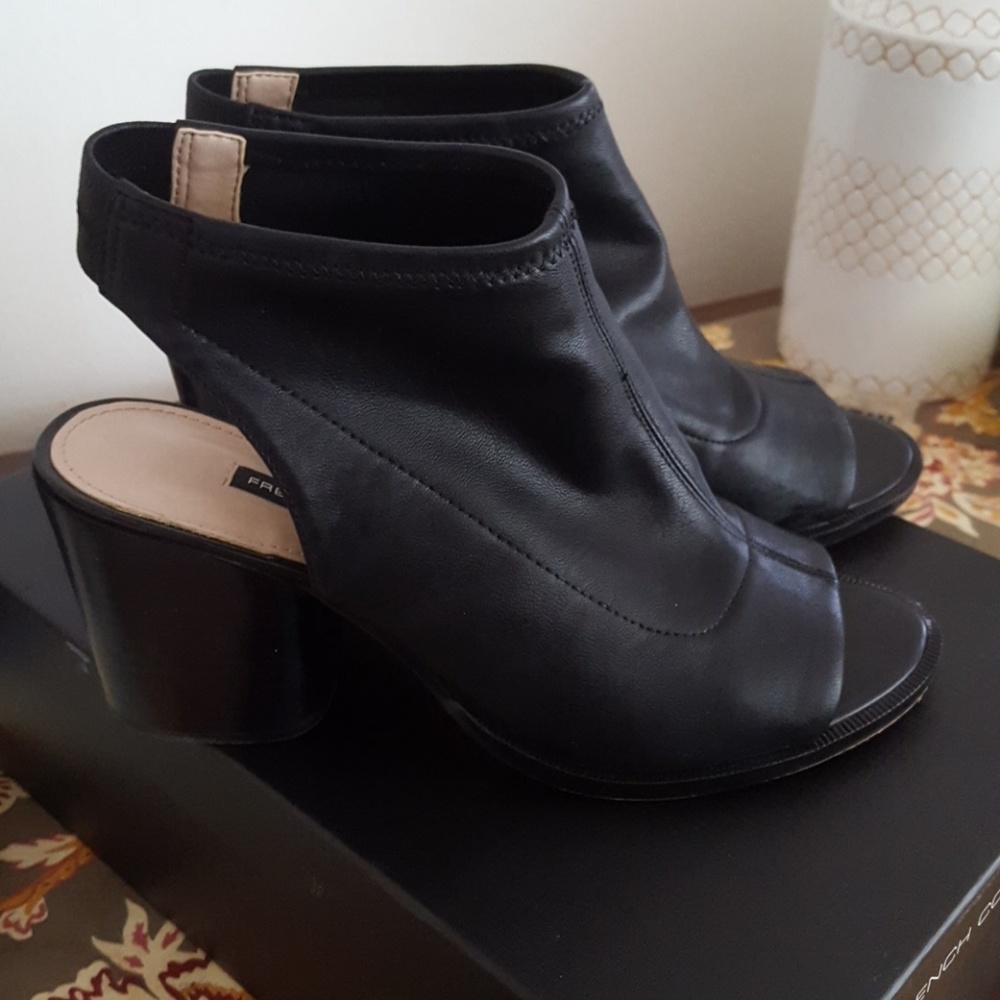 French Connection Cilly peep toe shootie