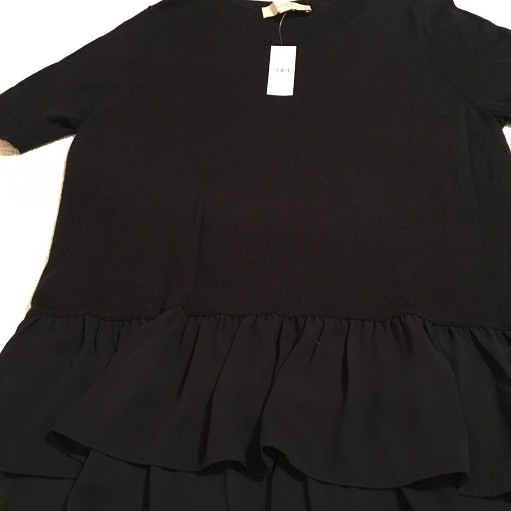 Ann Taylor short-sleeved sweater, ruffle bottom.
