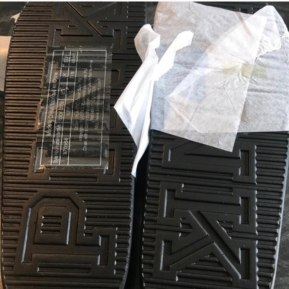 BNWT Pink Victoria's Secret Bling Slides - Picture 3 of 8