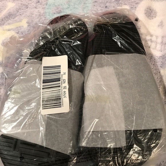 BNWT Pink Victoria's Secret Bling Slides - Picture 5 of 8