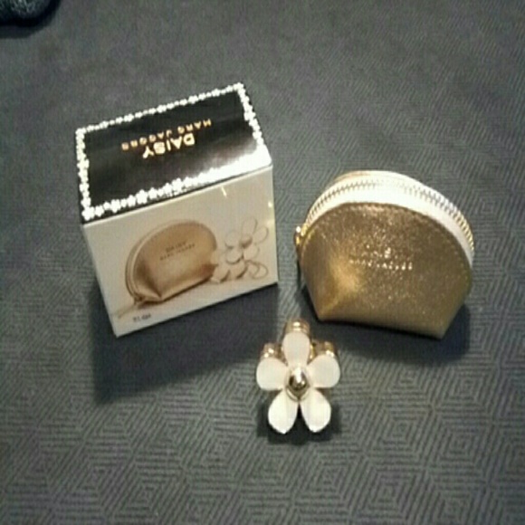 Marc Jacobs Jewelry - Marc Jacobs Daisy perfume ring