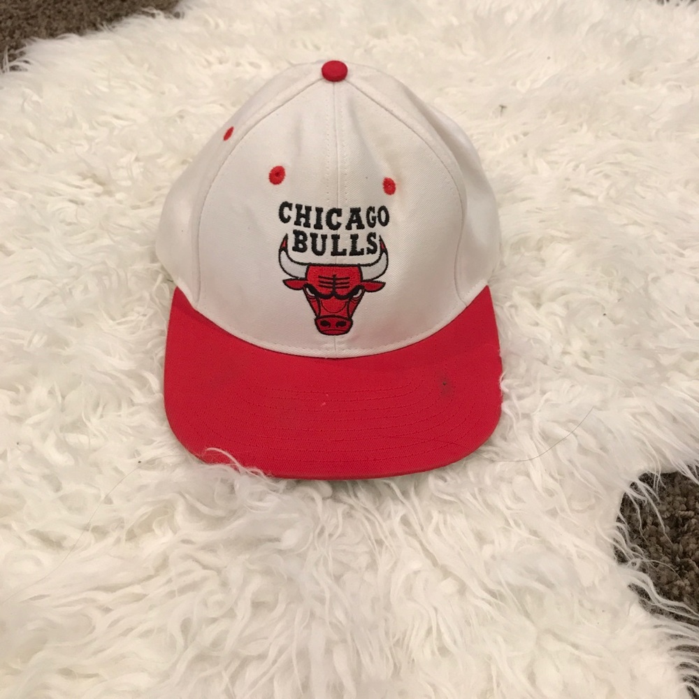 Chicago Bulls cap.