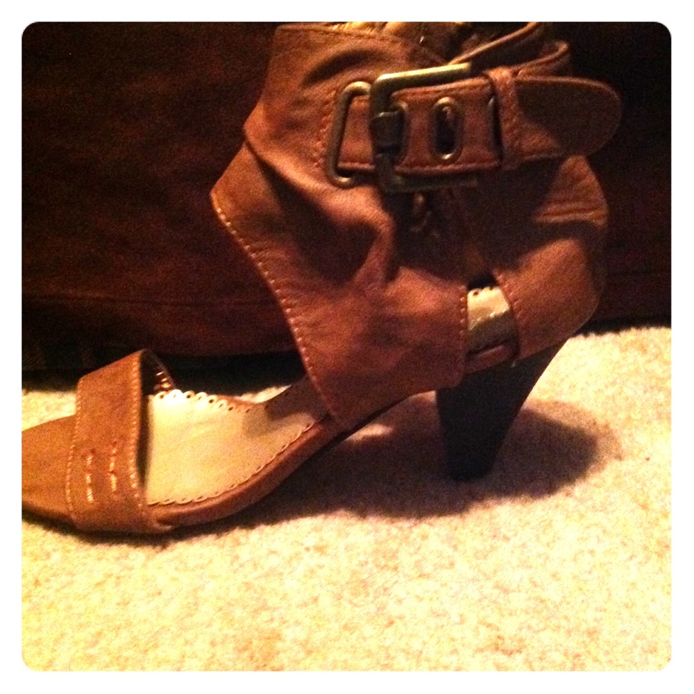 Cute chic small brown heel shoes