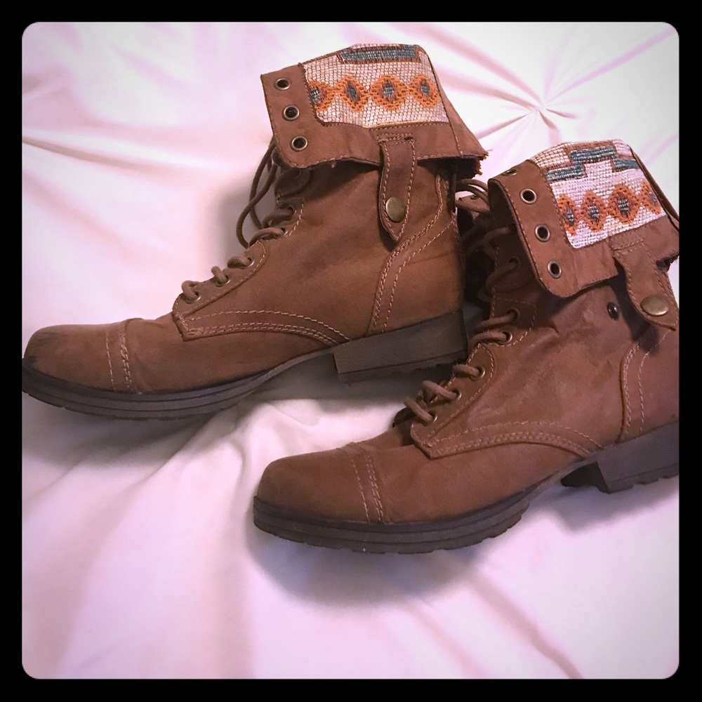 Perfect brown boots for fall