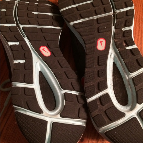 Like new Nike sneakers - Picture 2 of 4