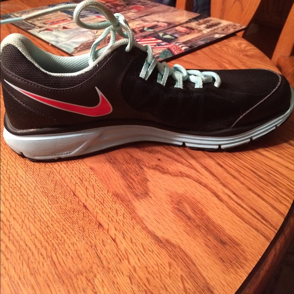 Like new Nike sneakers - Picture 3 of 4