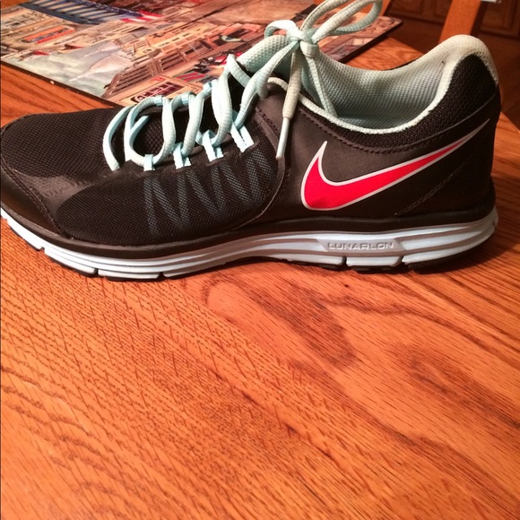 Like new Nike sneakers - Picture 4 of 4