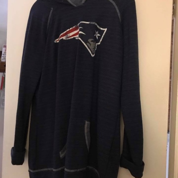 Tops - Picture 2 of 3