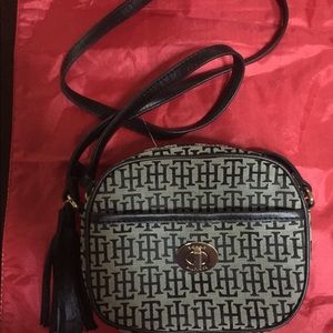 Tommy Hilfiger cross body bag.