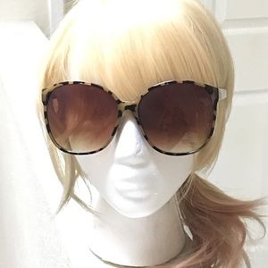 Jessica Simpson Tortoise Sunglasses Jessica Simpson Tortoise Sunglasses