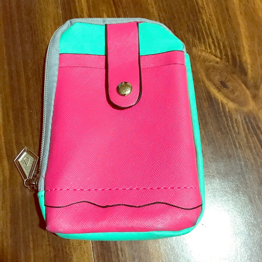 Zippered cell phone case