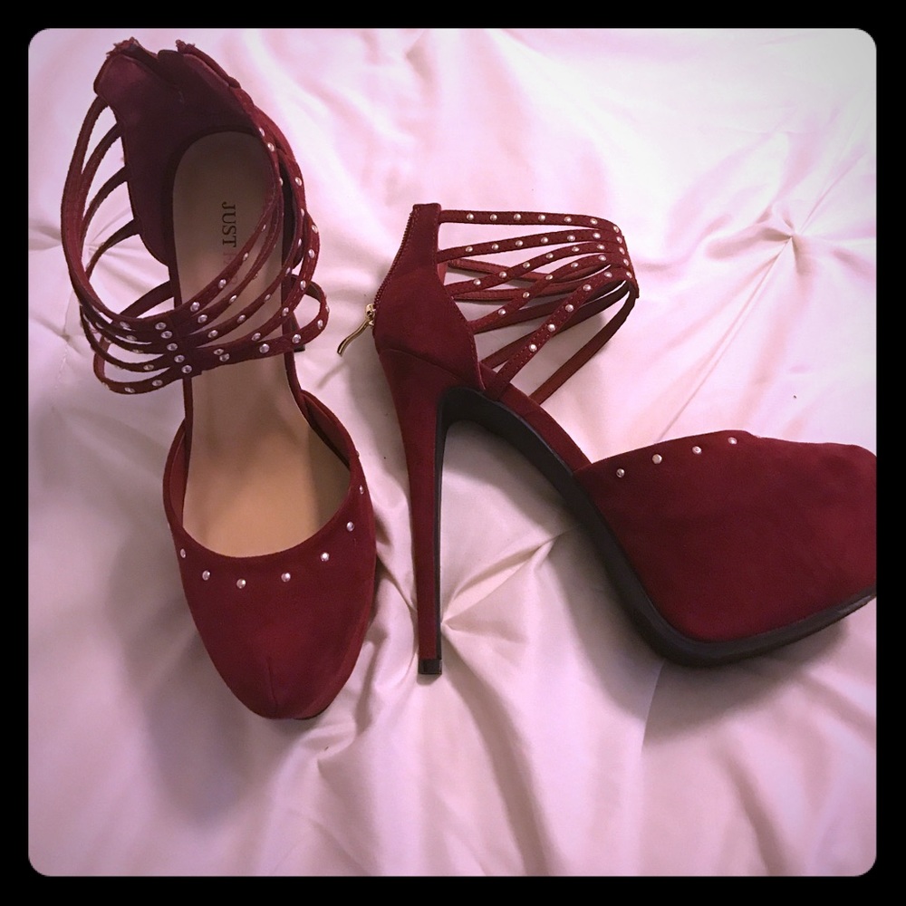 Never worn super sexy heel