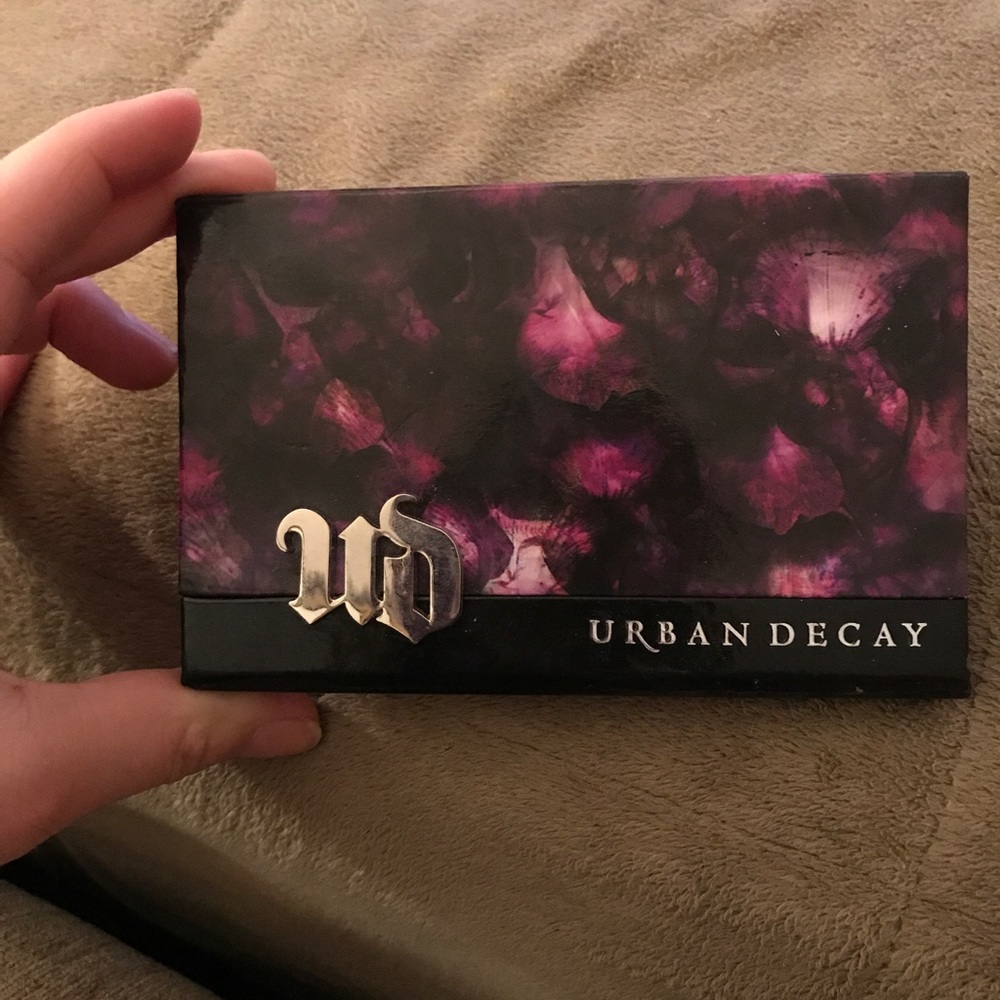 Urban Decay shadow box eyeshadow palette