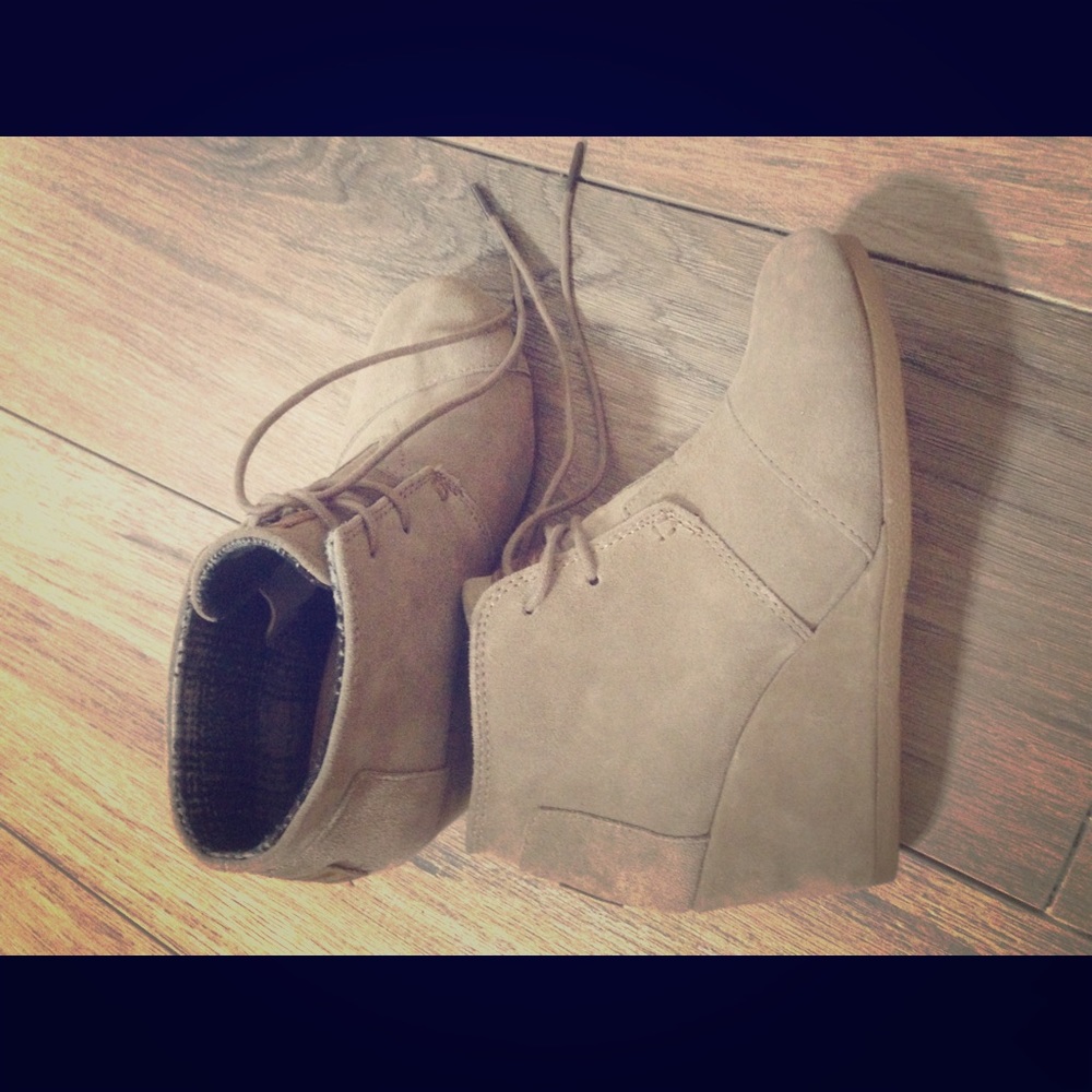 TOMs Desert Wedges in taupe 6.5