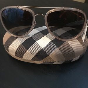 Burberry polarized Aviator gradient sunglass Burberry polarized Aviator gradient sunglass