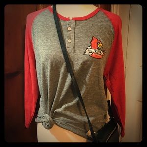 🆕 Louisville Cardinals Baseball Tee Raglan. 🏀🏈