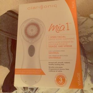 Never used brand new clarisonic Mia 1