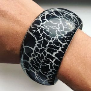 Chunky black & white alligator print bracelet