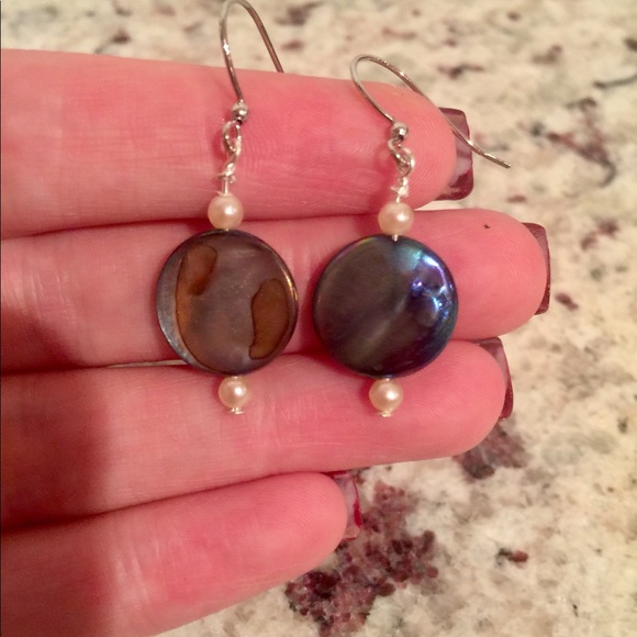 Mother of pearl earrings - Picture 2 of 2