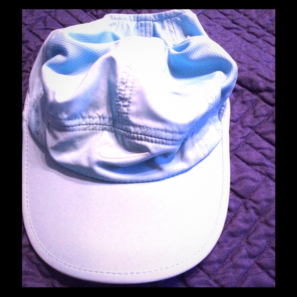 Nike featherlight women's hat, light blue