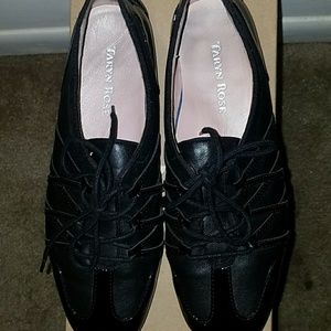 Ladies Taryn Rose ⚘black flats