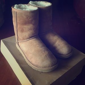 Classic chestnut colored uggs