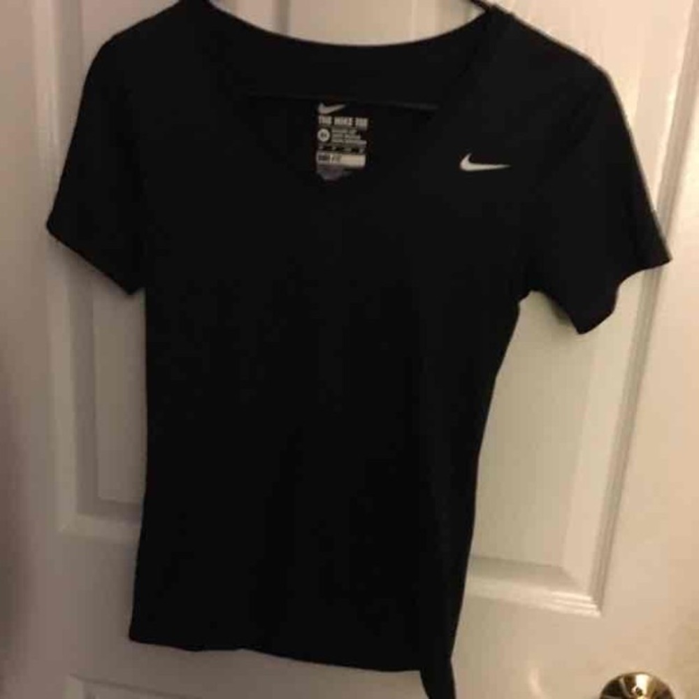Black Nike tee (Dri-fit)