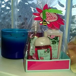 Bath & Body Works gift set "Hello Beautiful" Bath & Body Works gift set "Hello Beautiful"